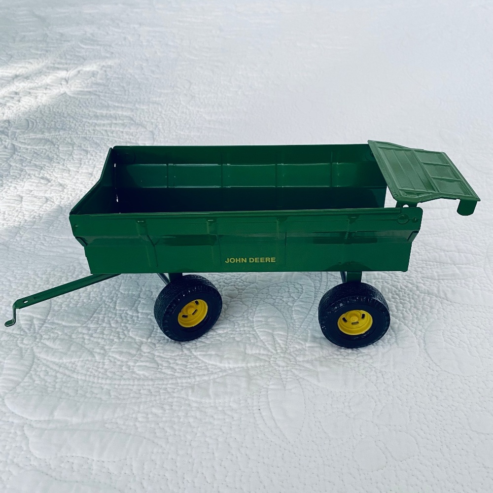 John Deere Flarebox Wagon
